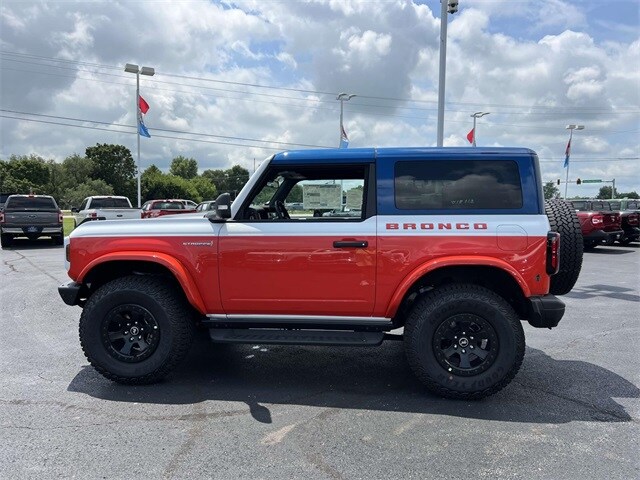2025 Ford Bronco First Edition photo 4