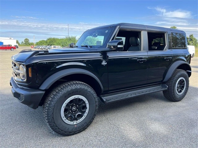 2025 Ford Bronco Outer Banks photo 3