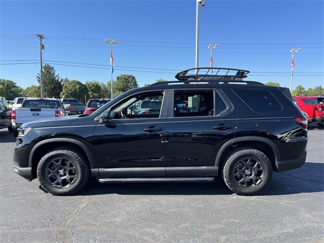 2025 Honda Pilot TrailSport photo 2
