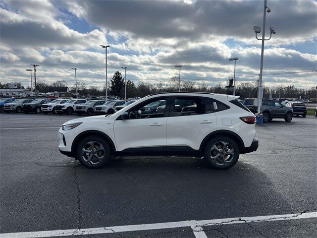 2025 Ford Escape Hybrid ST-Line photo 4