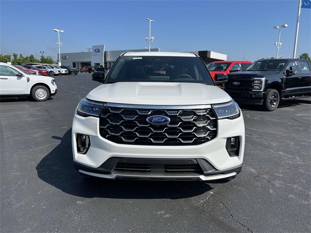 2025 Ford Explorer Platinum photo 2