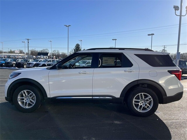 2025 Ford Explorer photo 4