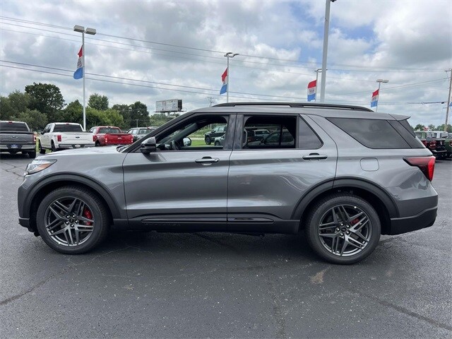 2025 Ford Explorer ST photo 4