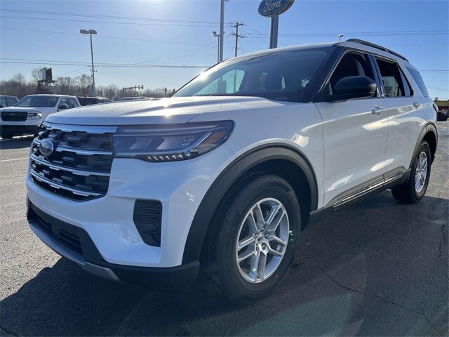 2025 Ford Explorer photo 3