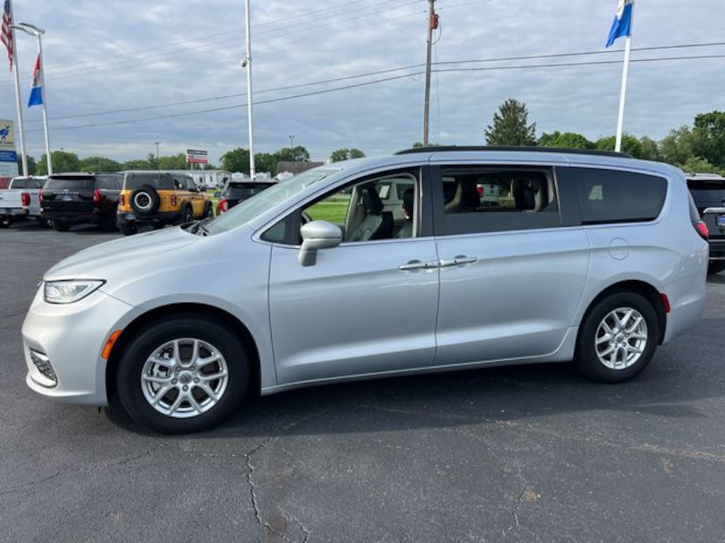 Certified 2022 Chrysler Pacifica Touring L Minivan/Van