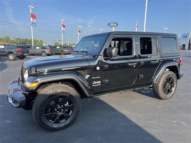 2023 Jeep Wrangler Sahara photo 2