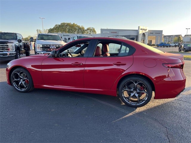 2021 Alfa Romeo Giulia Ti Sport photo 3