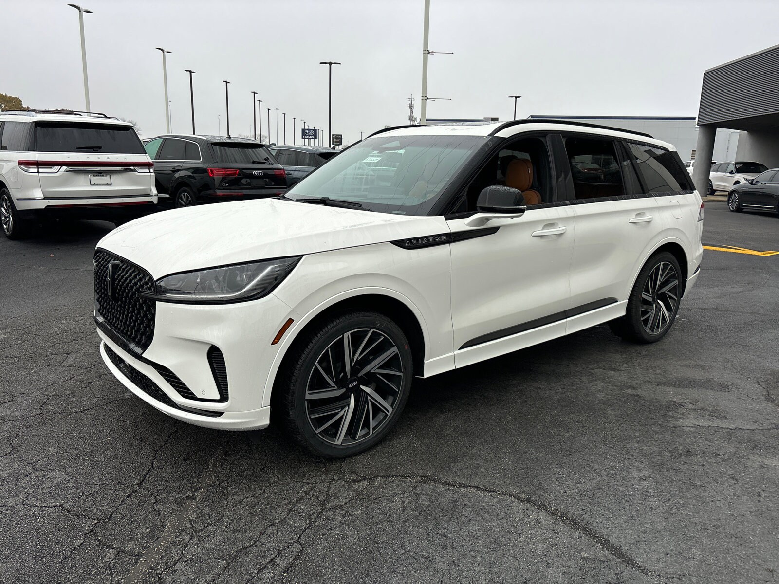 2025 Lincoln Aviator Black Label photo 3