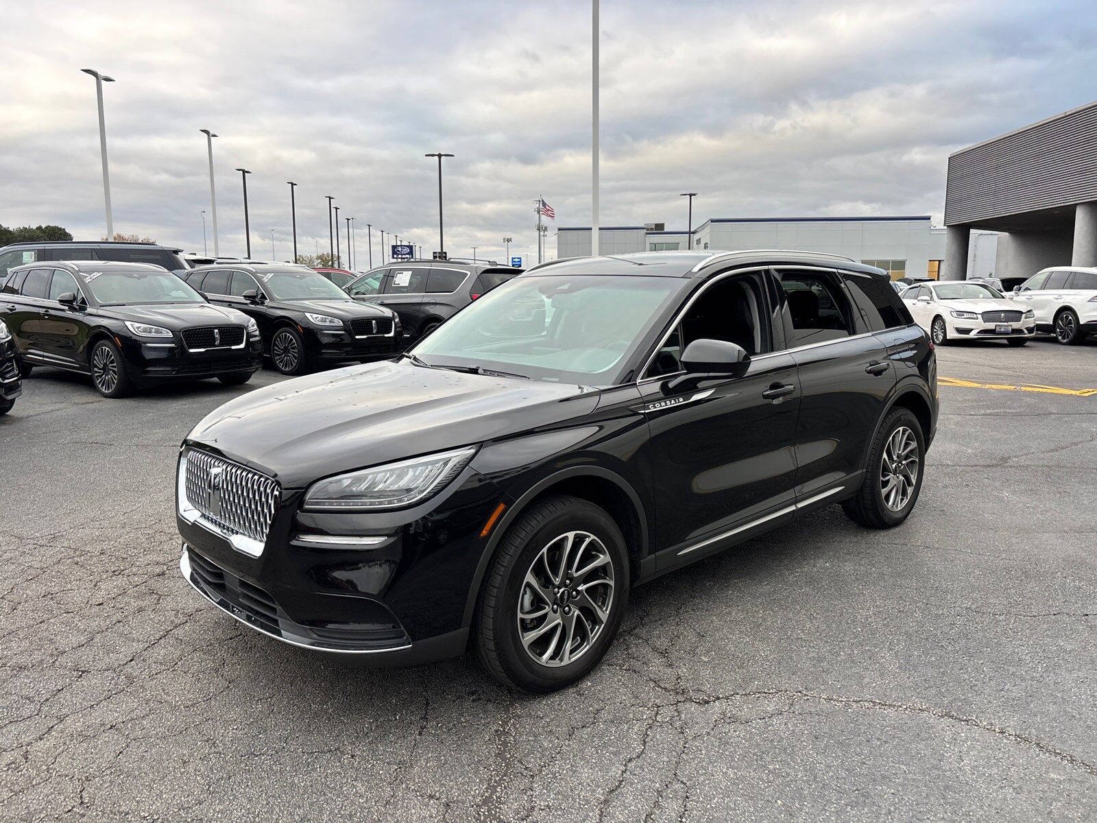 2022 Lincoln Corsair Standard photo 3