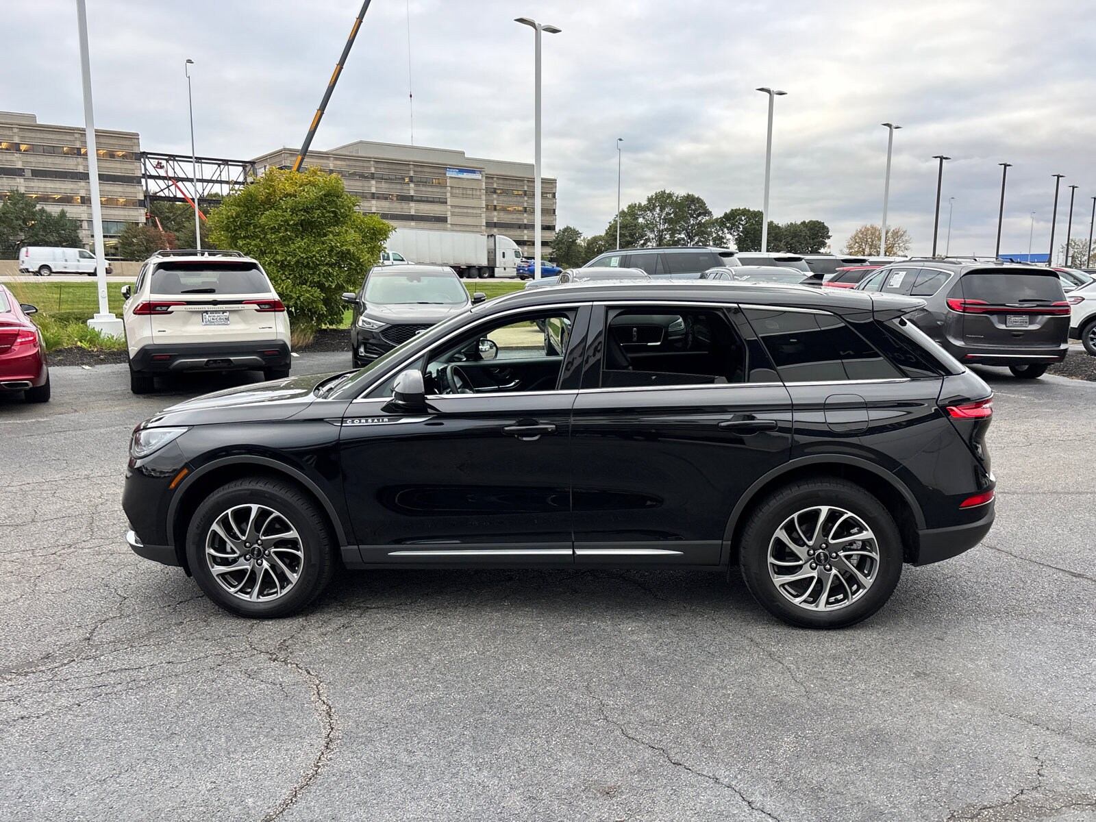 2022 Lincoln Corsair Standard photo 4