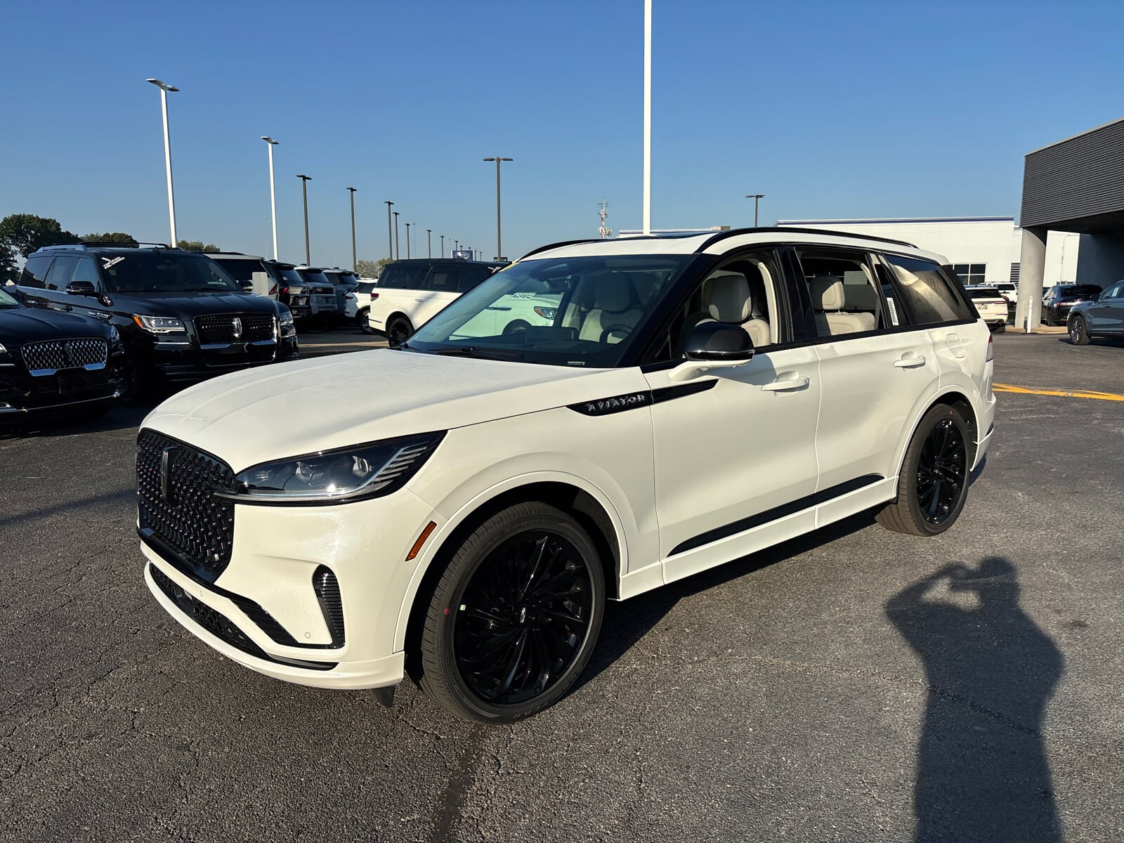 2025 Lincoln Aviator Reserve photo 2