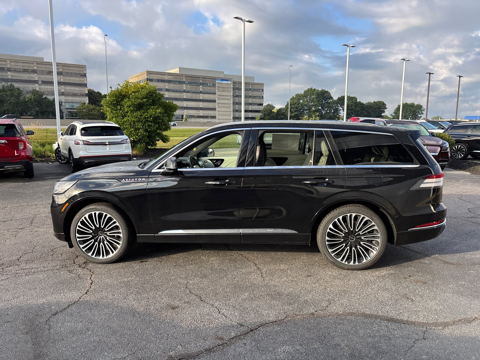 2025 Lincoln Aviator Black Label photo 4