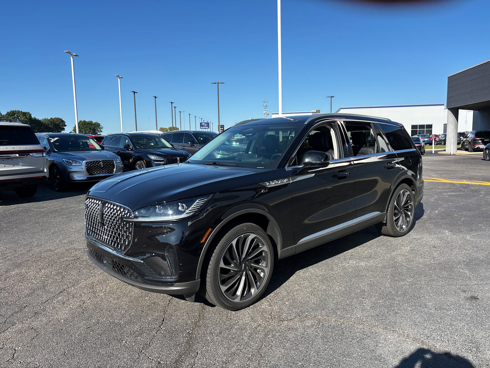 2025 Lincoln Aviator Reserve photo 2