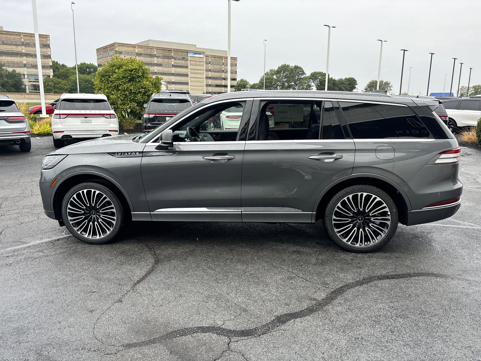 2025 Lincoln Aviator Black Label photo 4