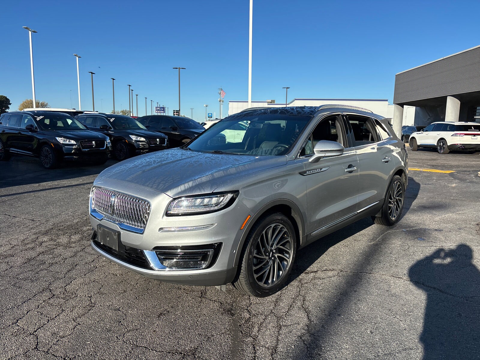 2020 Lincoln Nautilus Reserve photo 3