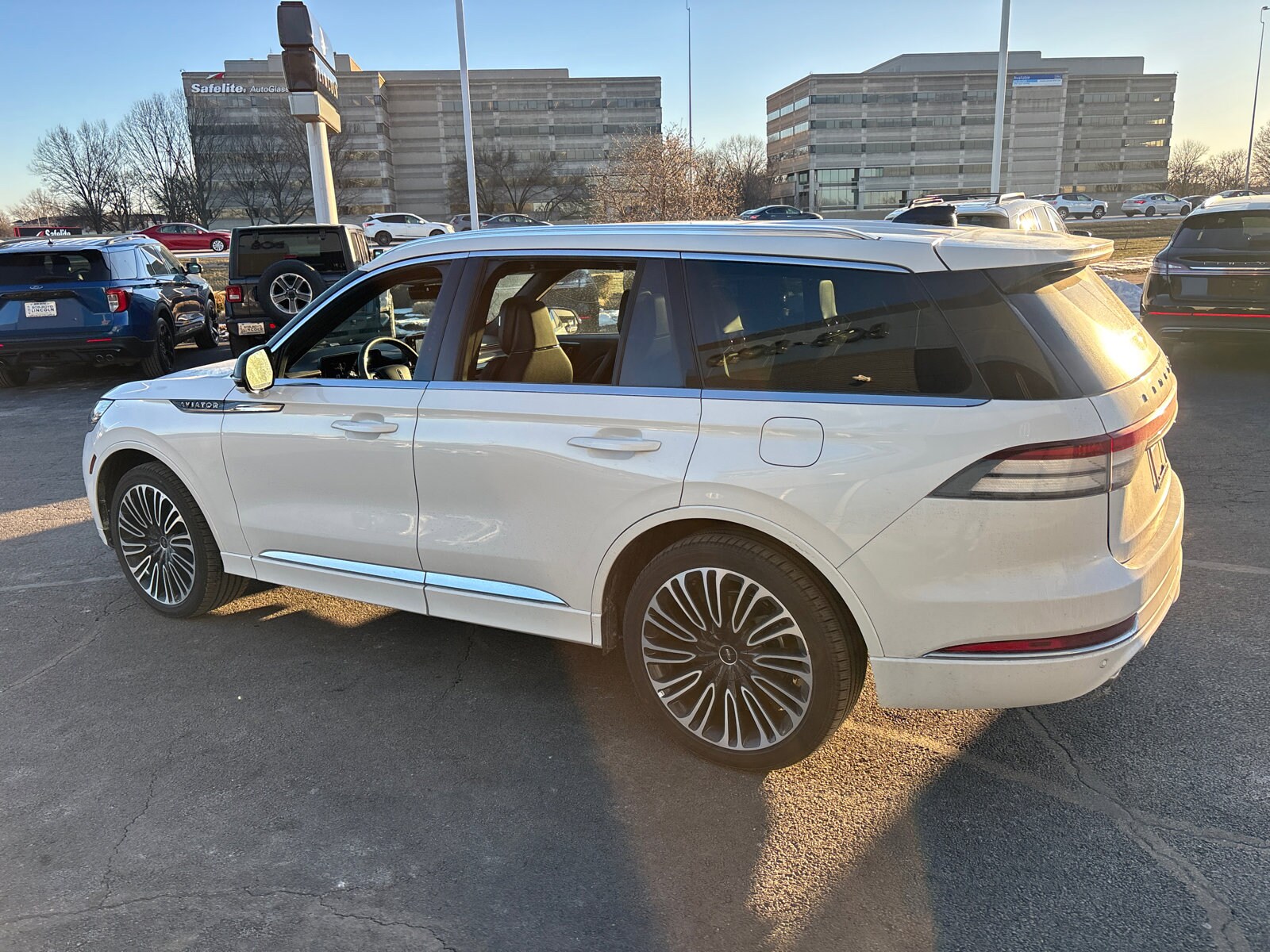 2025 Lincoln Aviator Black Label photo 4
