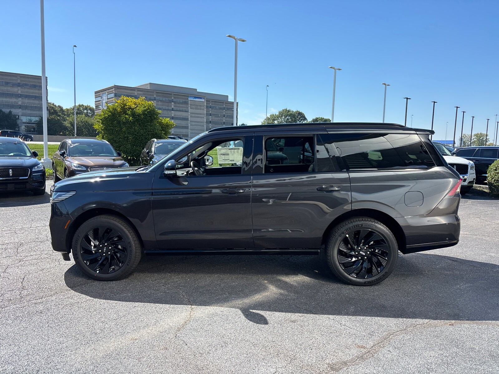 2025 Lincoln Navigator Reserve photo 2
