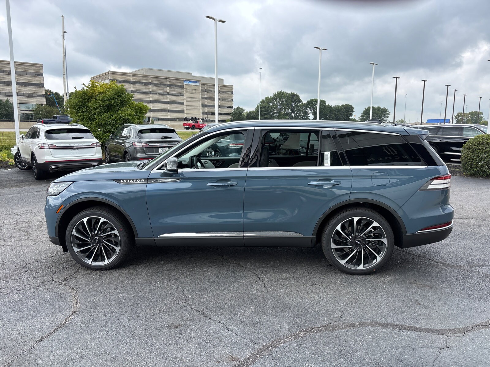 2025 Lincoln Aviator Reserve photo 4