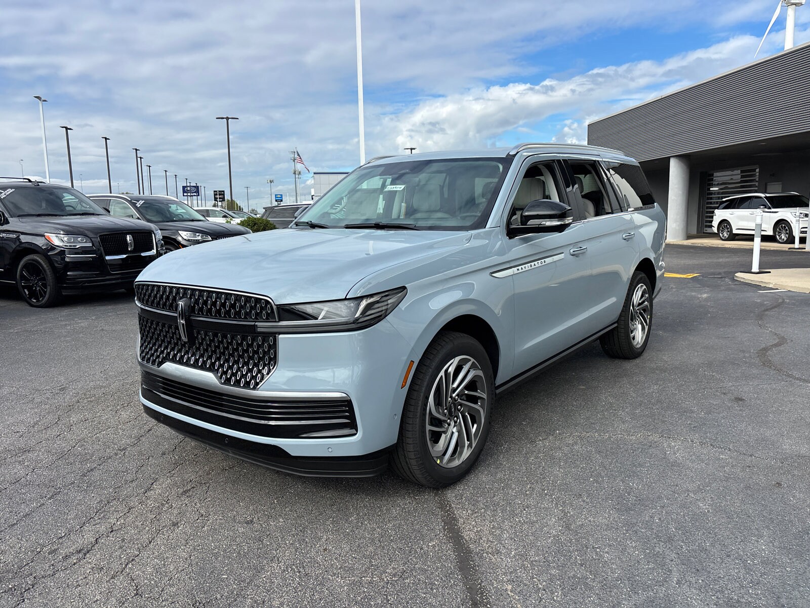 2025 Lincoln Navigator Reserve photo 2