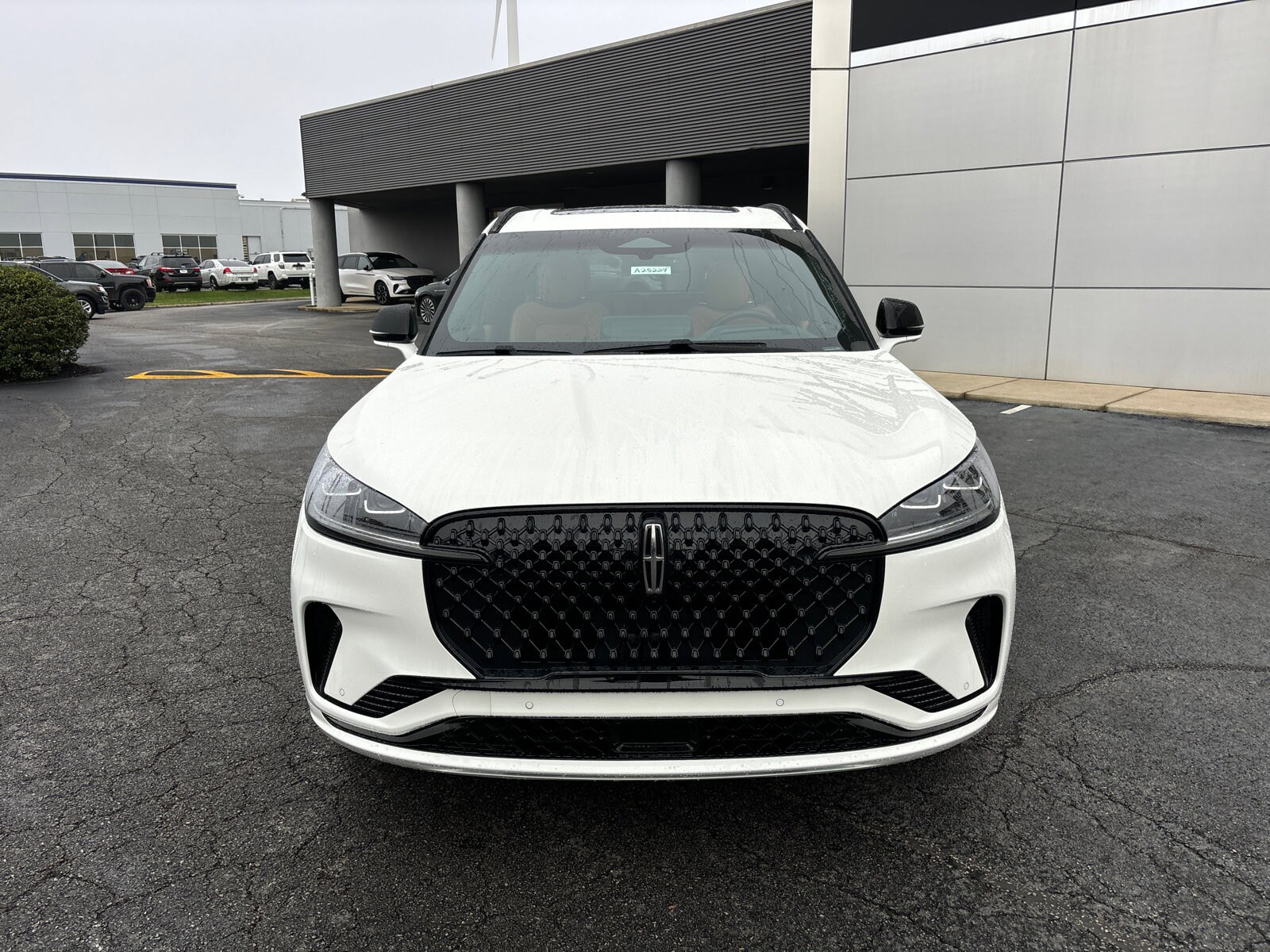 2025 Lincoln Aviator Black Label photo 2