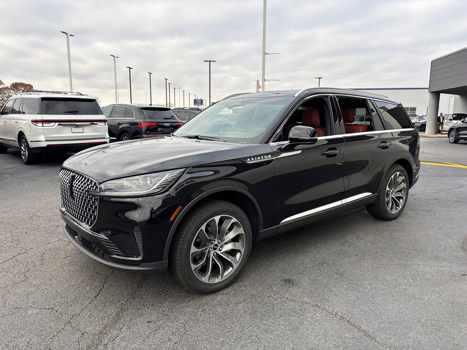 2025 Lincoln Aviator Reserve photo 3