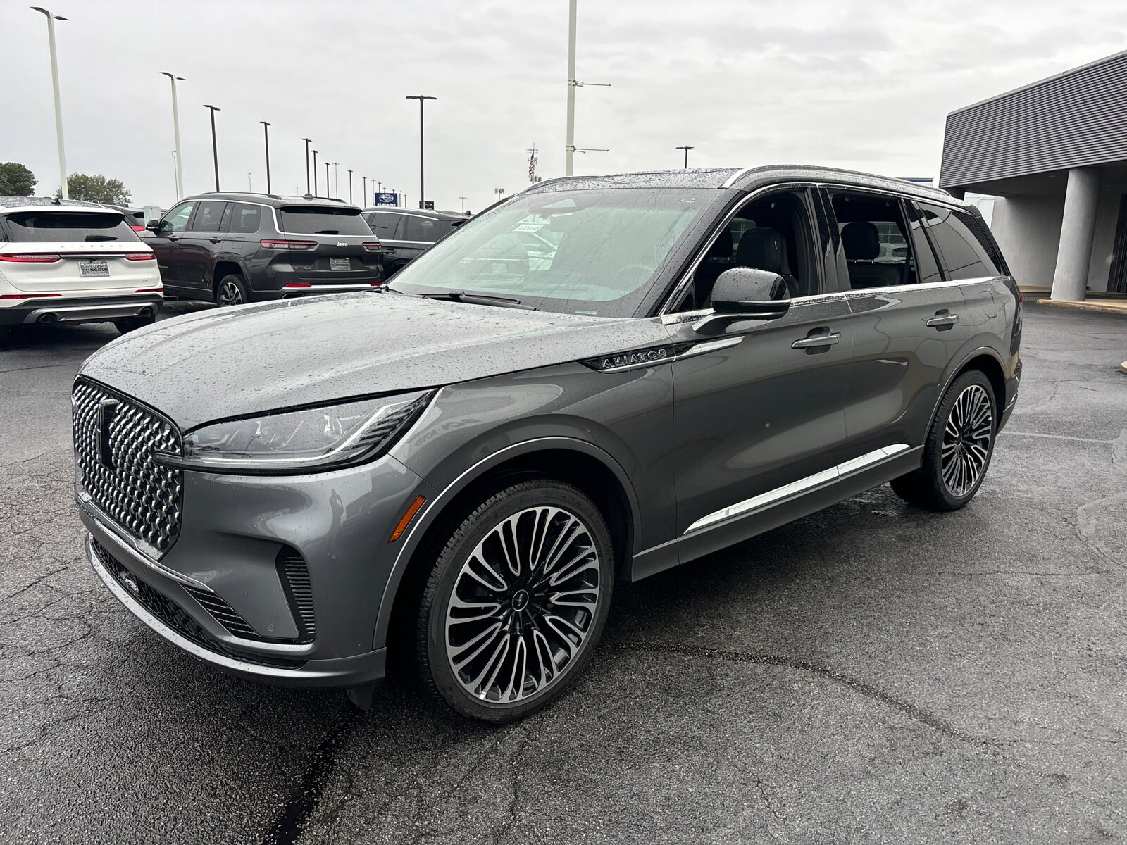 2025 Lincoln Aviator Black Label photo 3