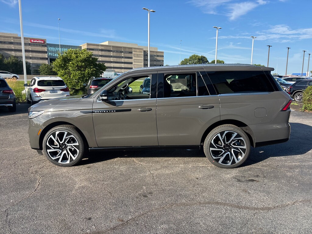 New 2027 Lincoln Navigator Black Label SUV