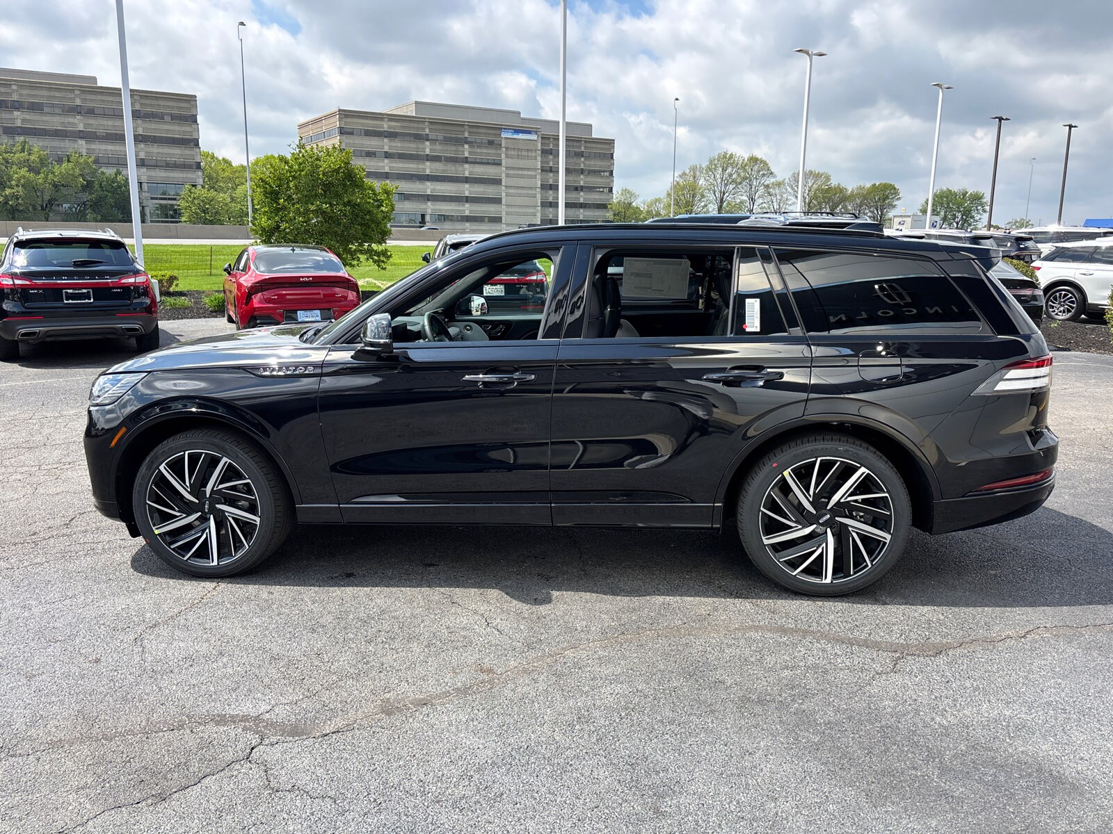2025 Lincoln Aviator Black Label photo 4