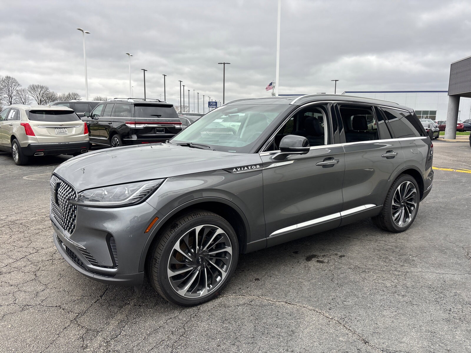 2025 Lincoln Aviator Reserve photo 3