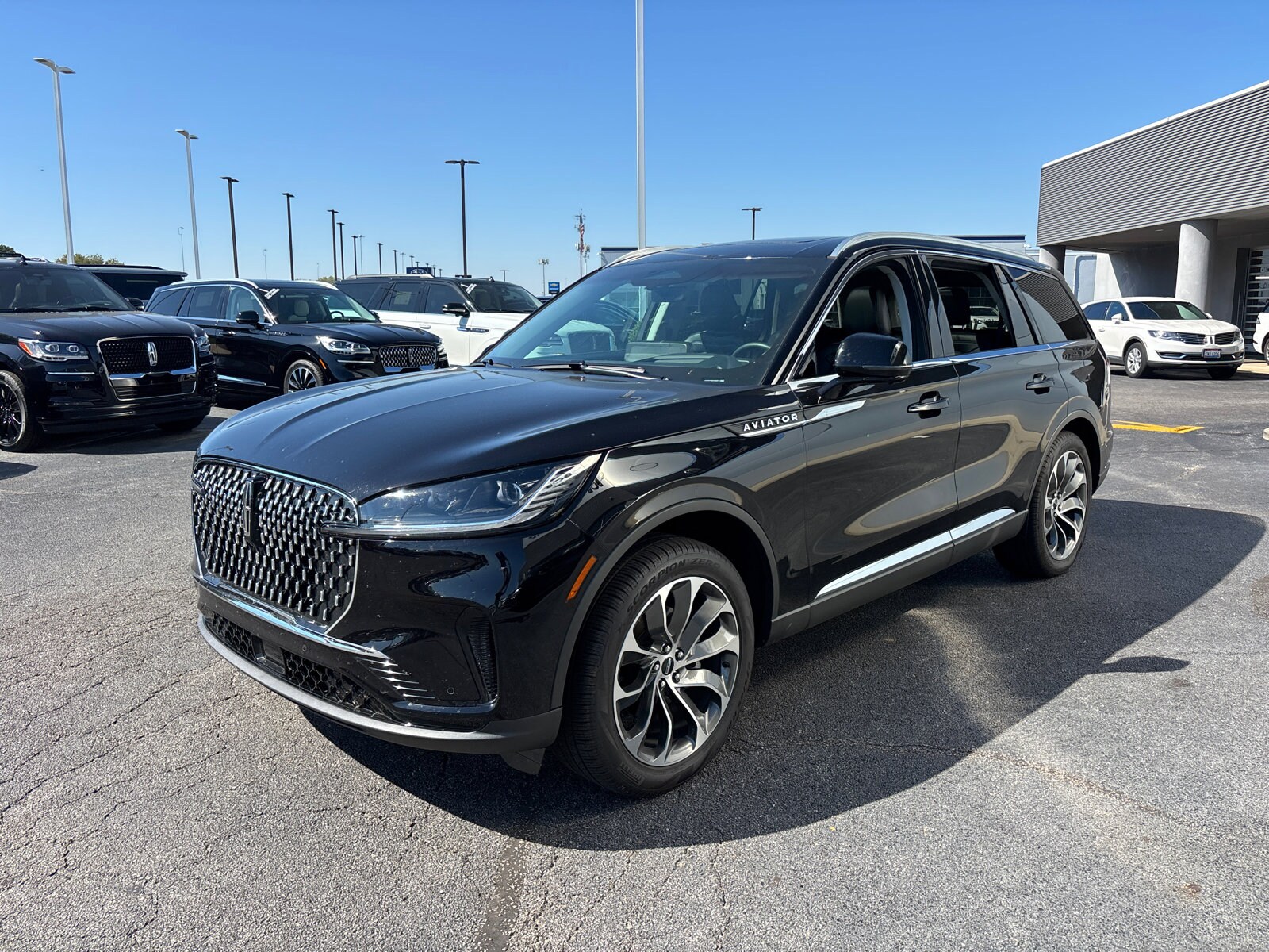 2025 Lincoln Aviator Reserve photo 2
