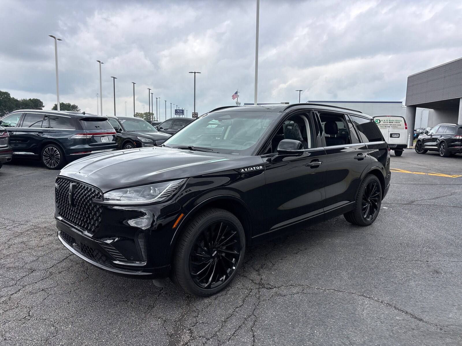 2025 Lincoln Aviator Reserve photo 3