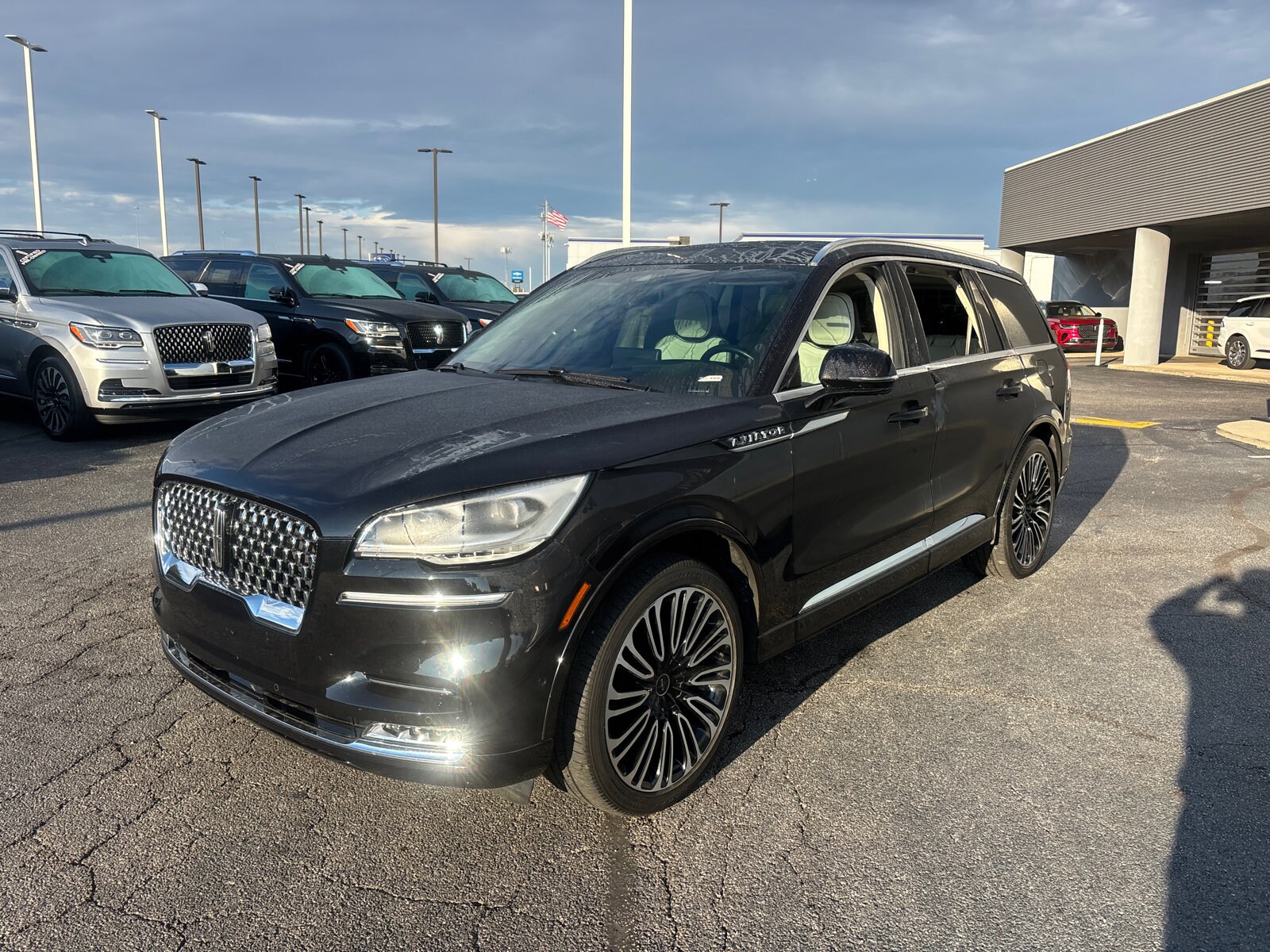 2023 Lincoln Aviator Black Label photo 3