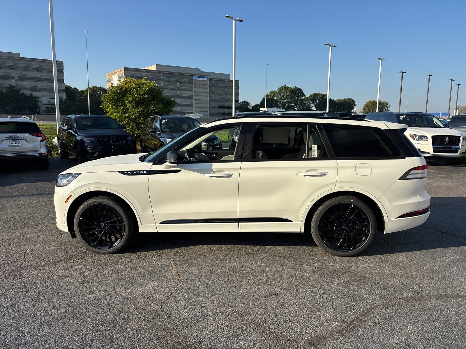 2025 Lincoln Aviator Reserve photo 3