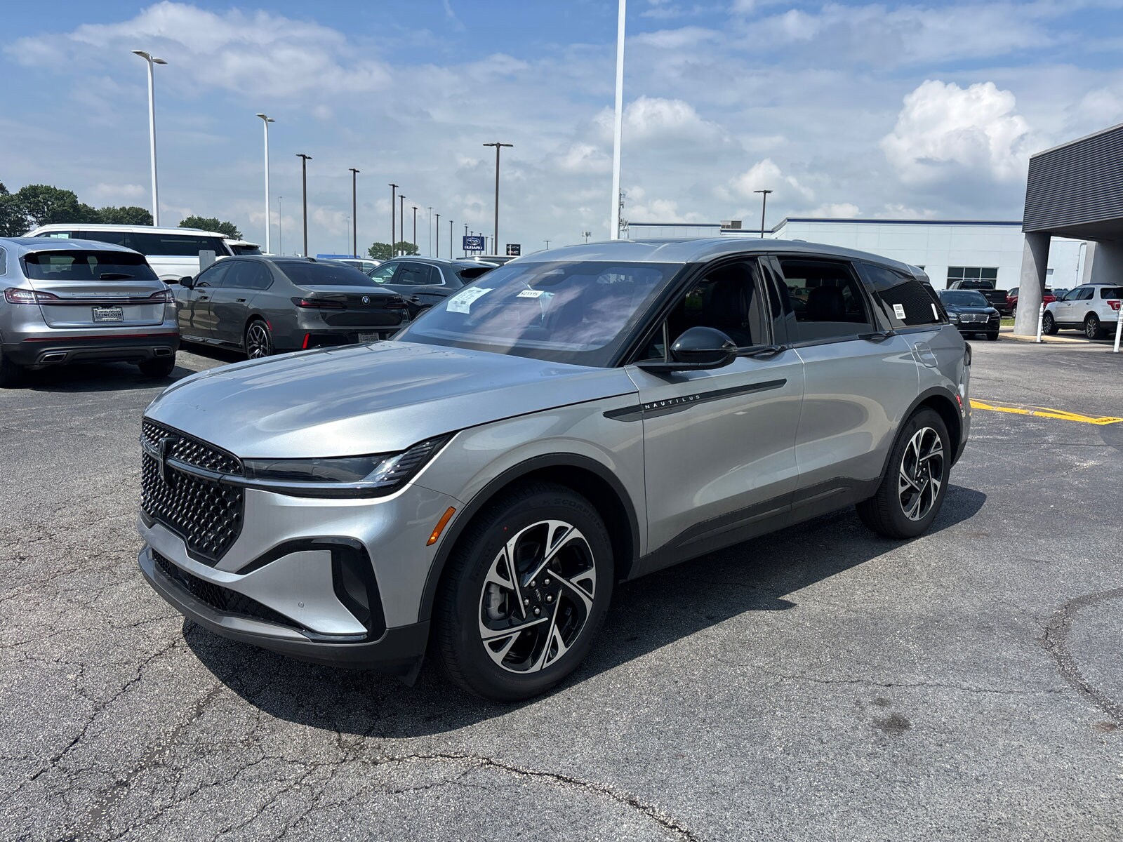 2025 Lincoln Nautilus Premiere photo 3