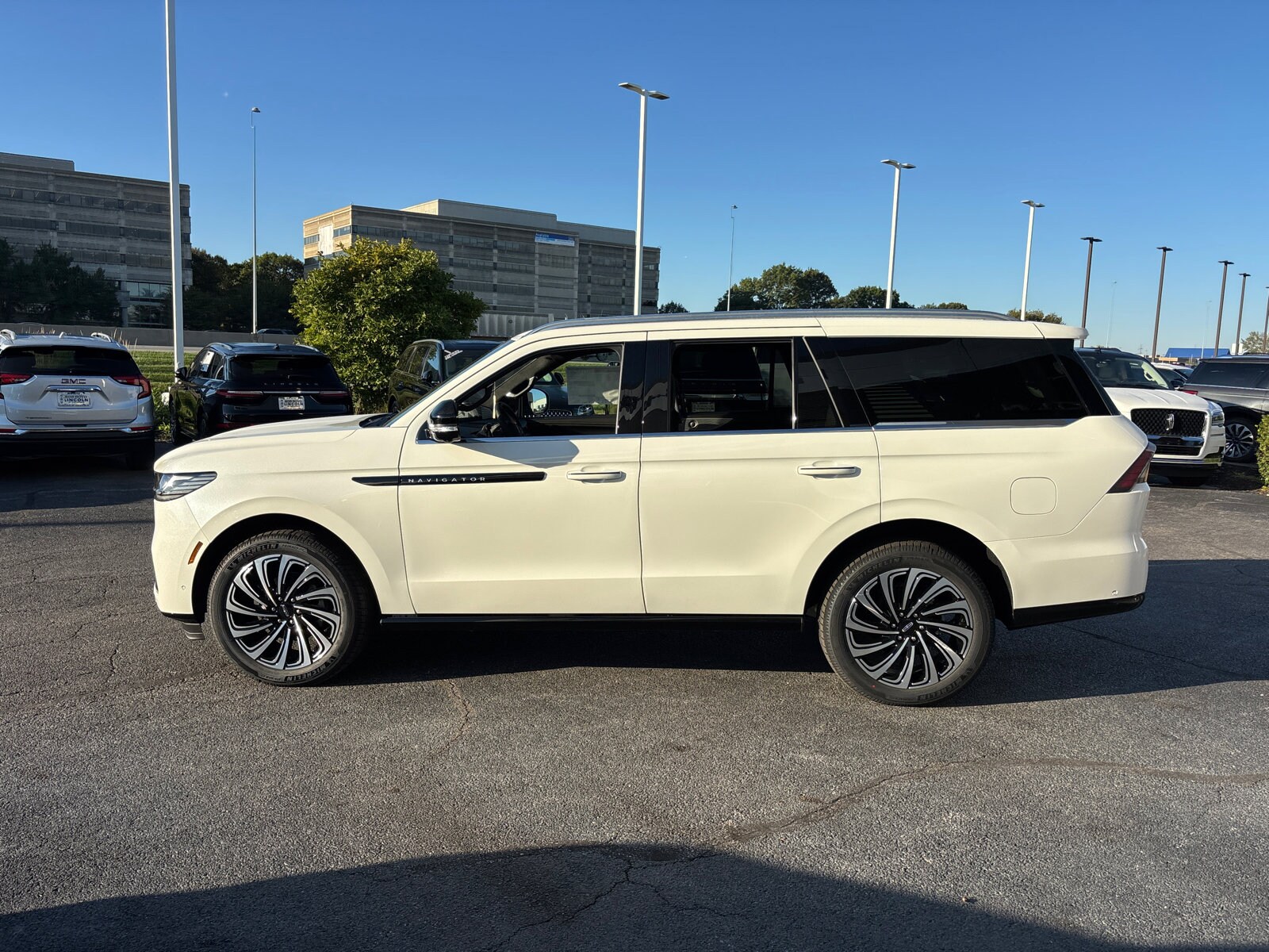2025 Lincoln Navigator Black Label photo 4