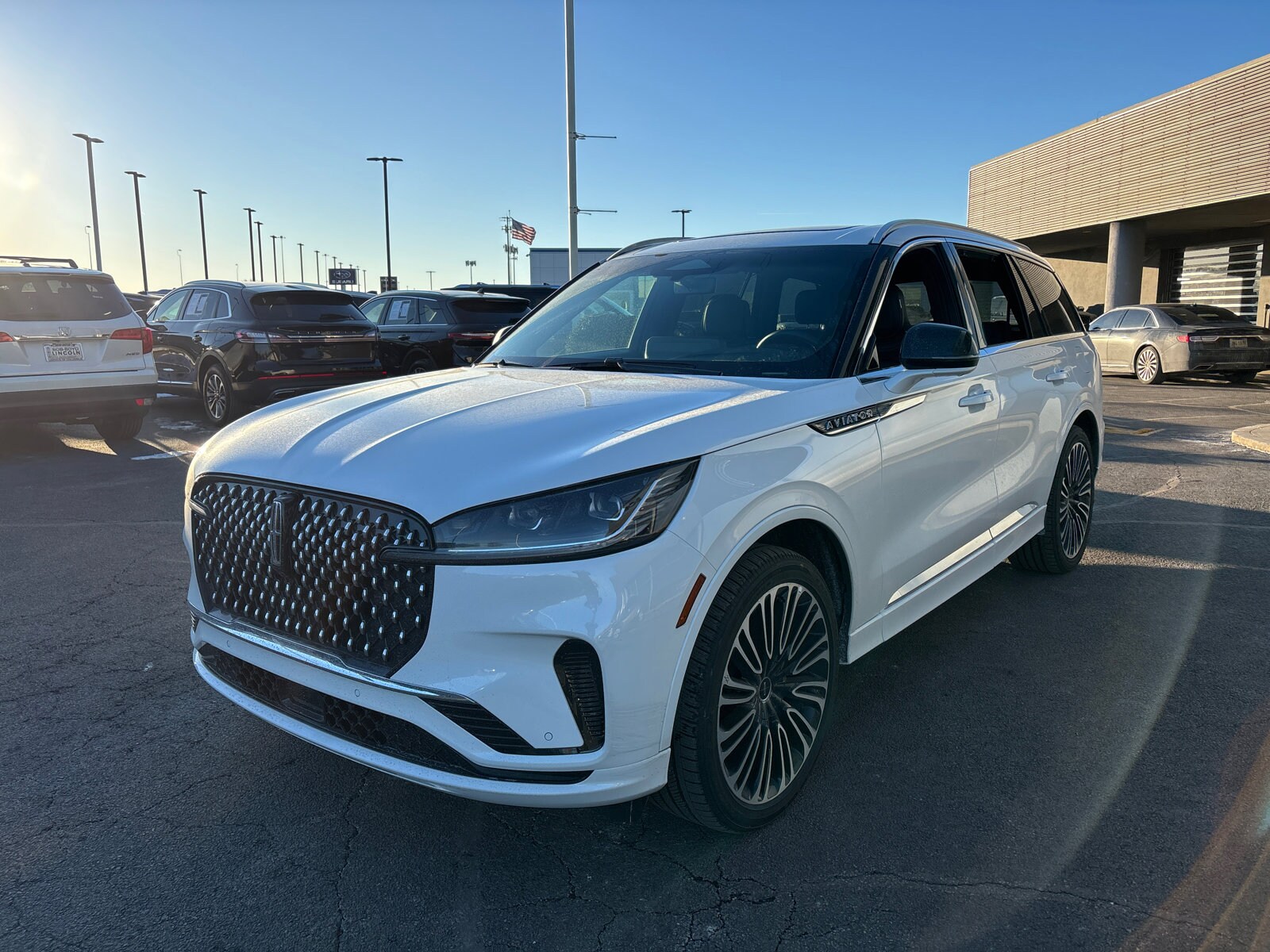 2025 Lincoln Aviator Black Label photo 3