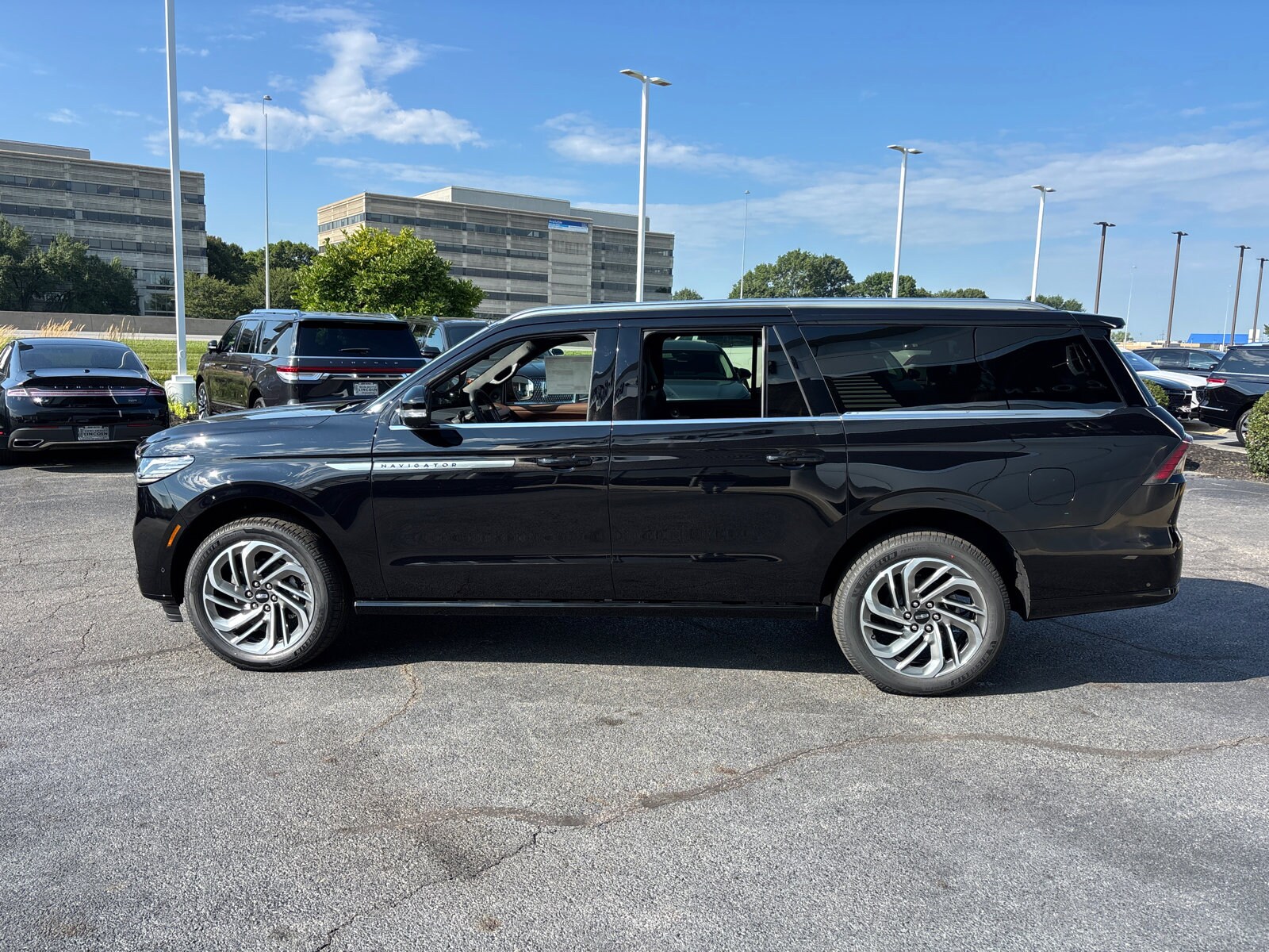2025 Lincoln Navigator L Reserve photo 4