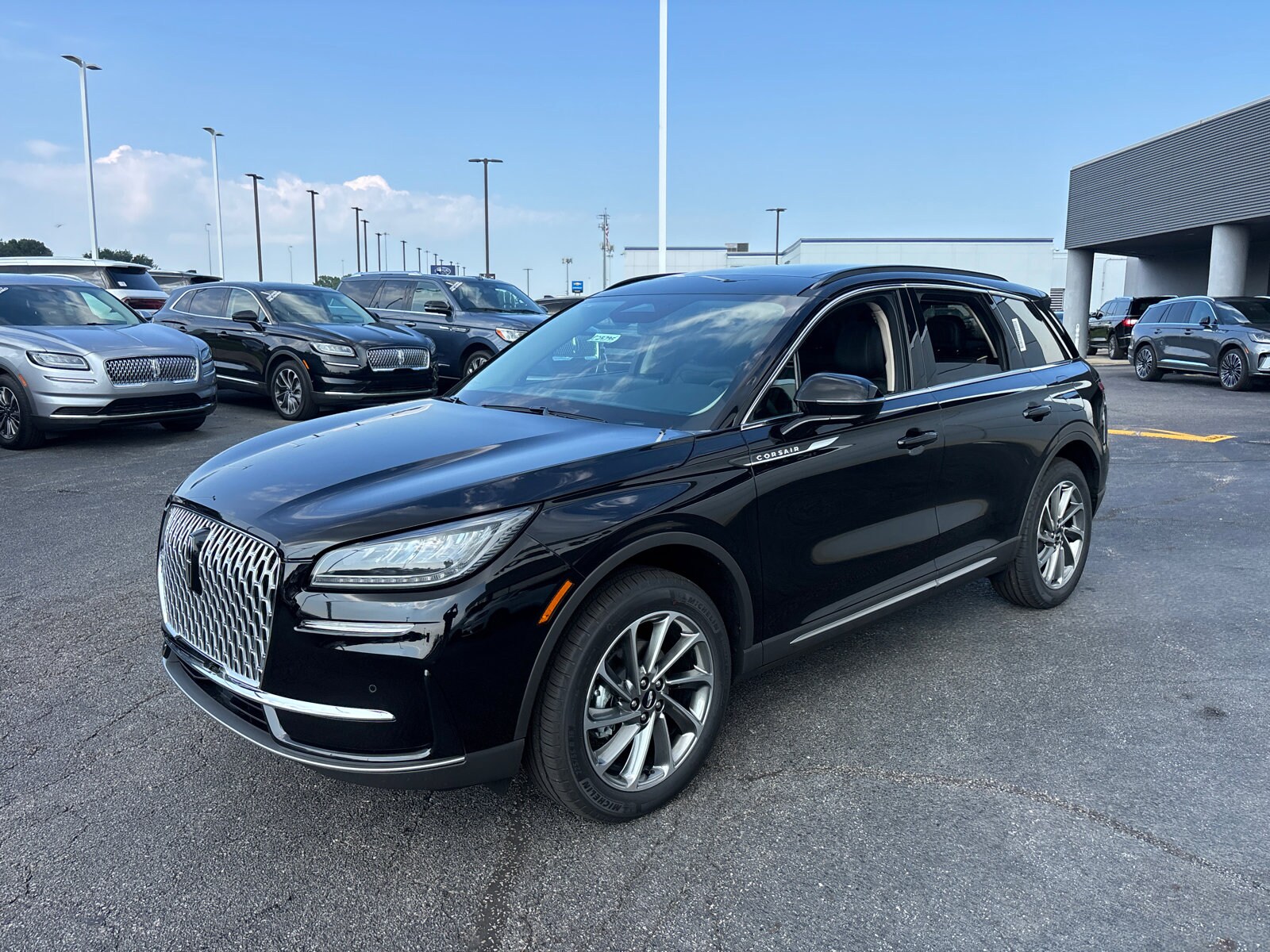 2025 Lincoln Corsair Premiere photo 3