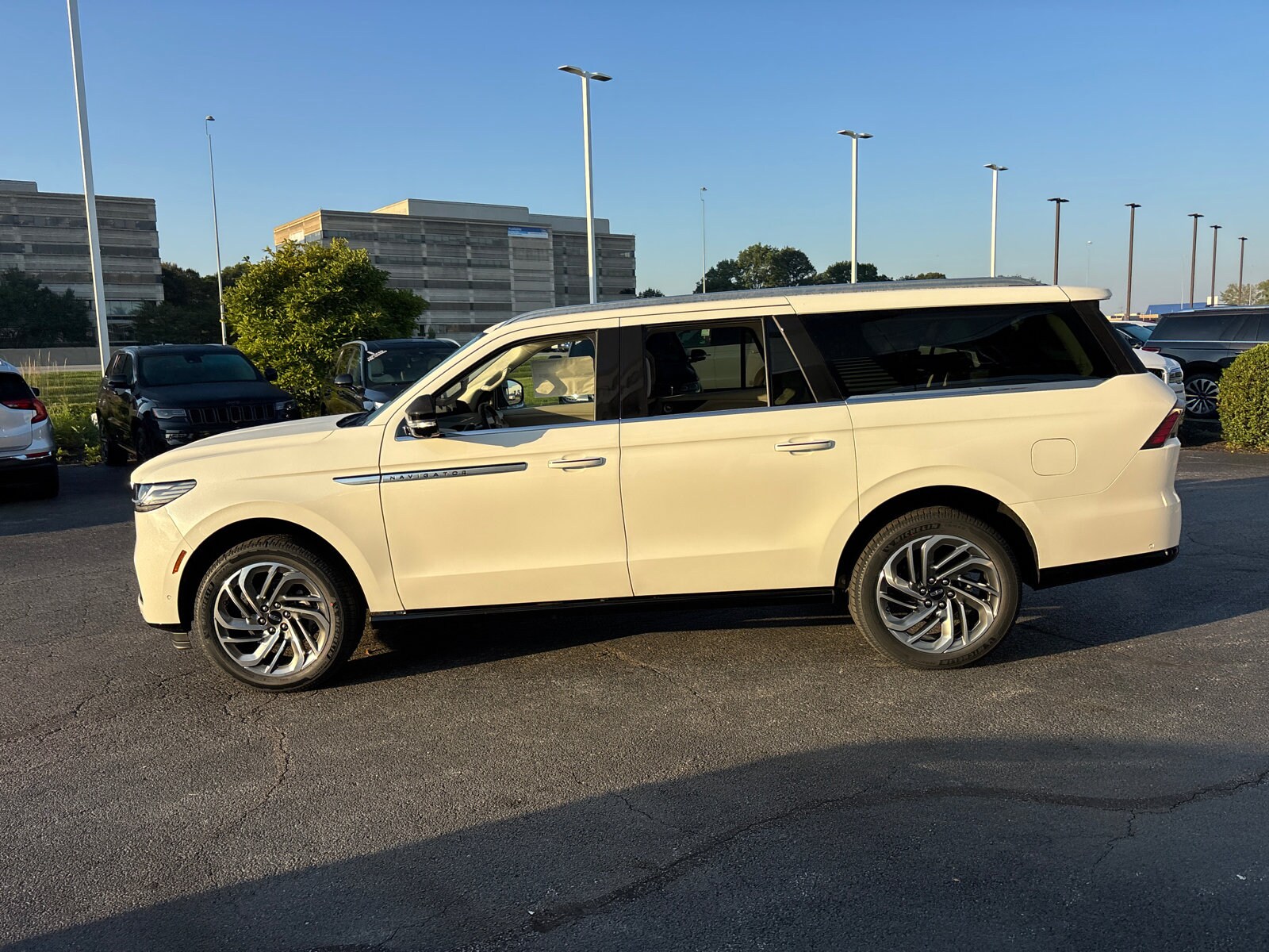 2025 Lincoln Navigator L Reserve photo 4