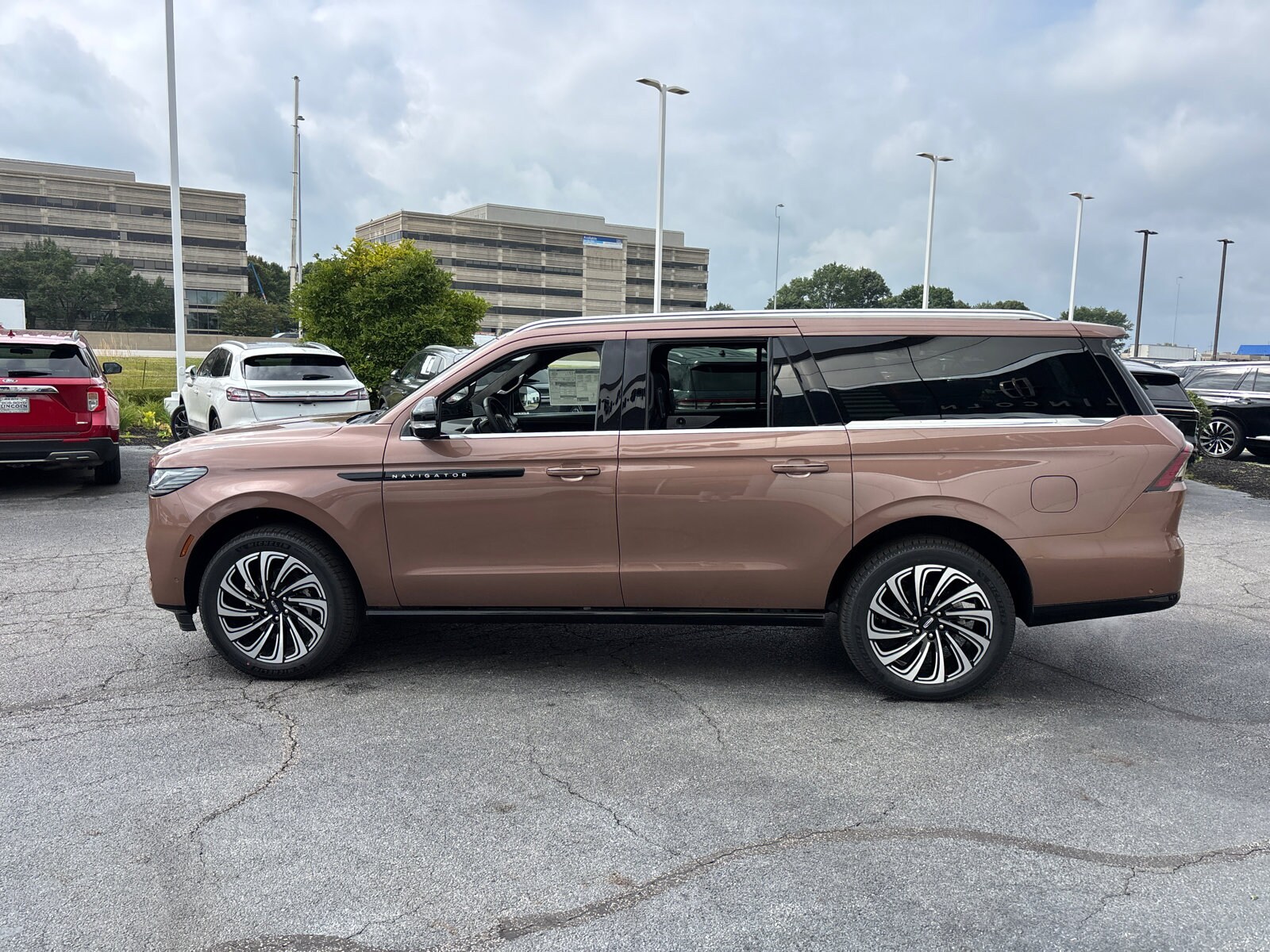 2025 Lincoln Navigator Black Label photo 3