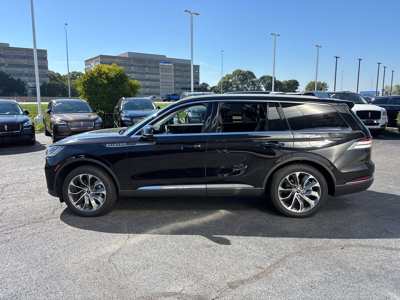 2025 Lincoln Aviator Reserve photo 3