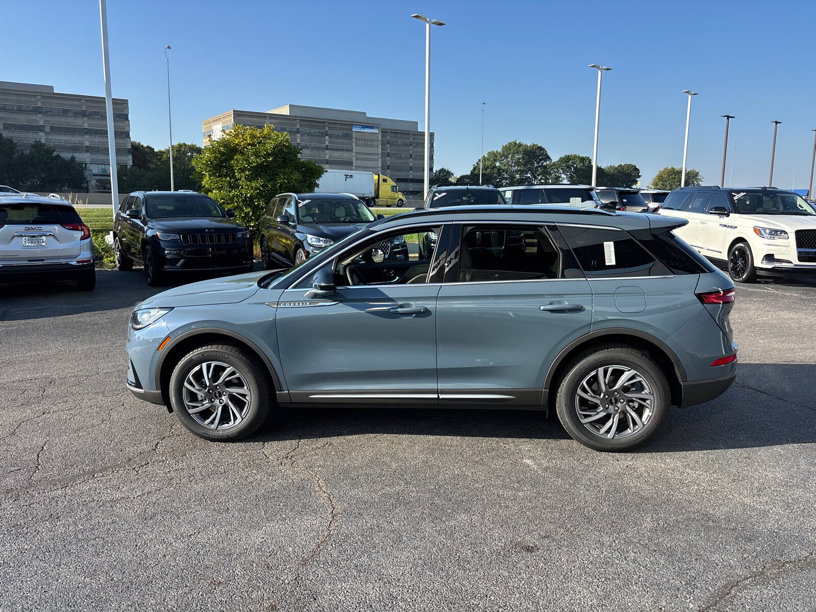 2026 Lincoln Corsair Premiere photo 4