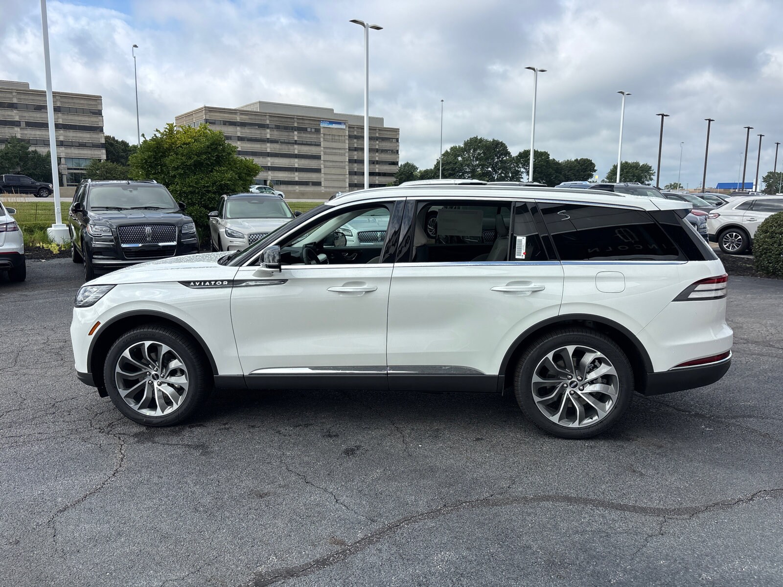 2025 Lincoln Aviator Premiere photo 4