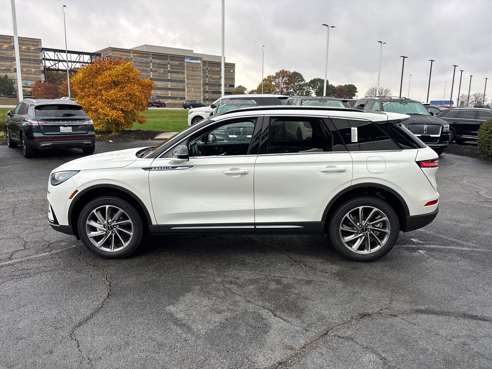 2026 Lincoln Corsair Premiere photo 4