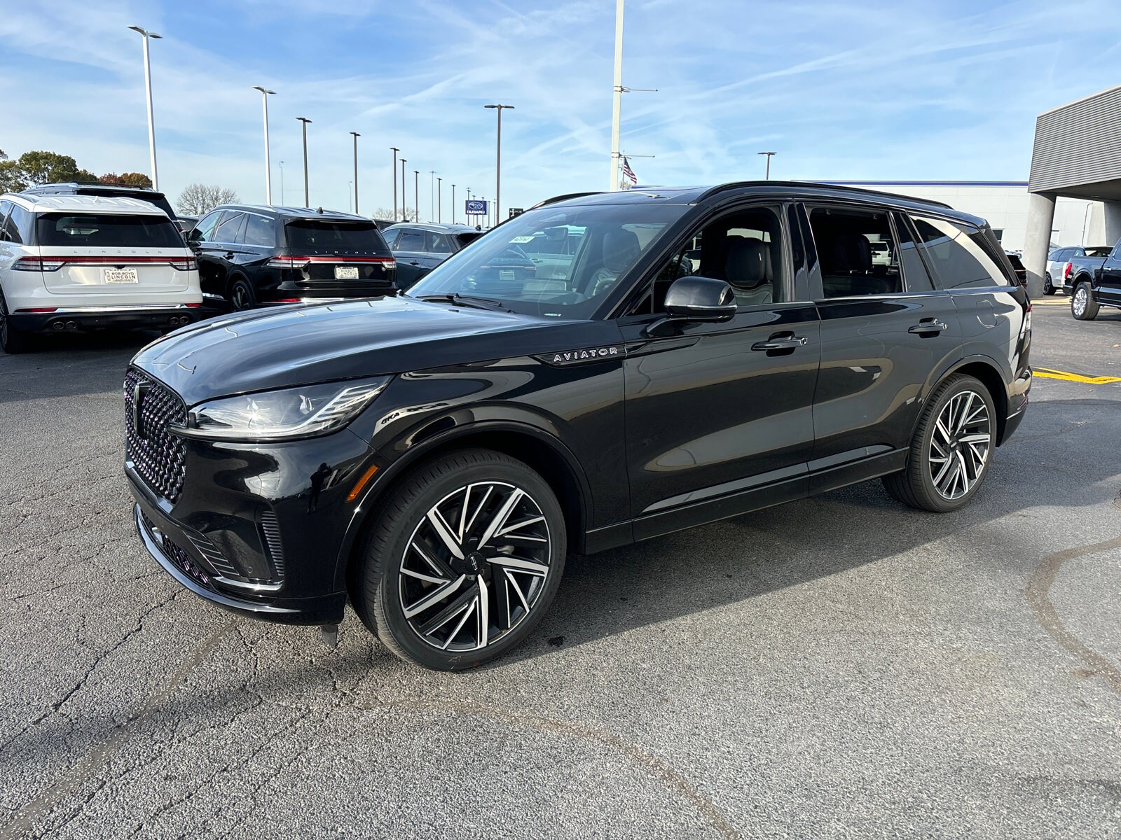 2025 Lincoln Aviator Black Label photo 3