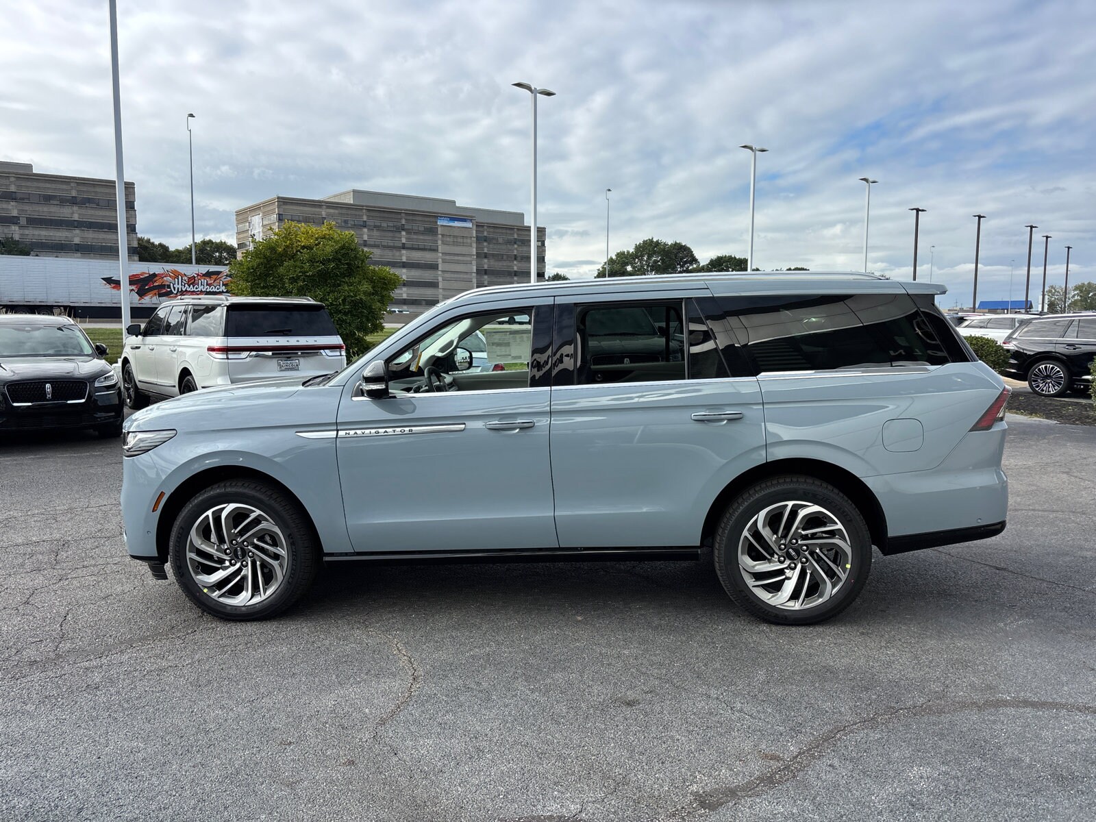 2025 Lincoln Navigator Reserve photo 3