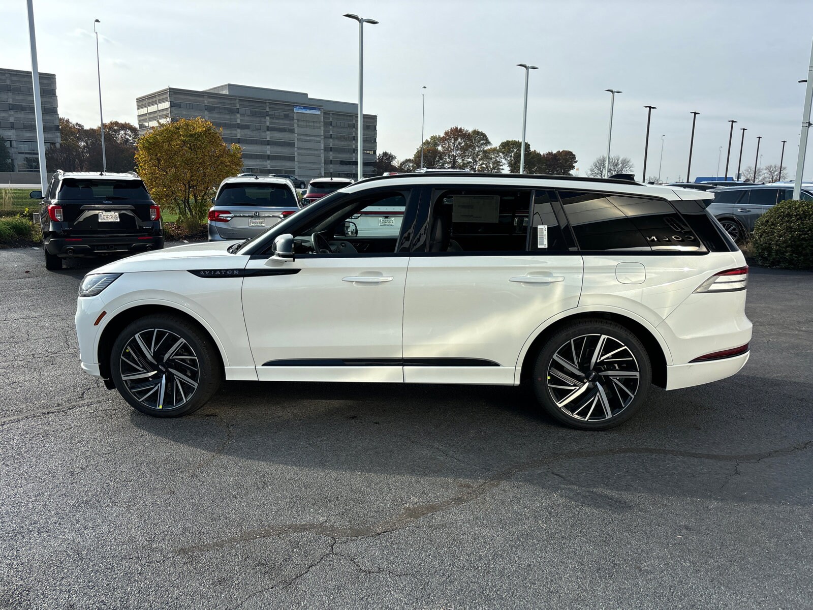 2025 Lincoln Aviator Black Label photo 4