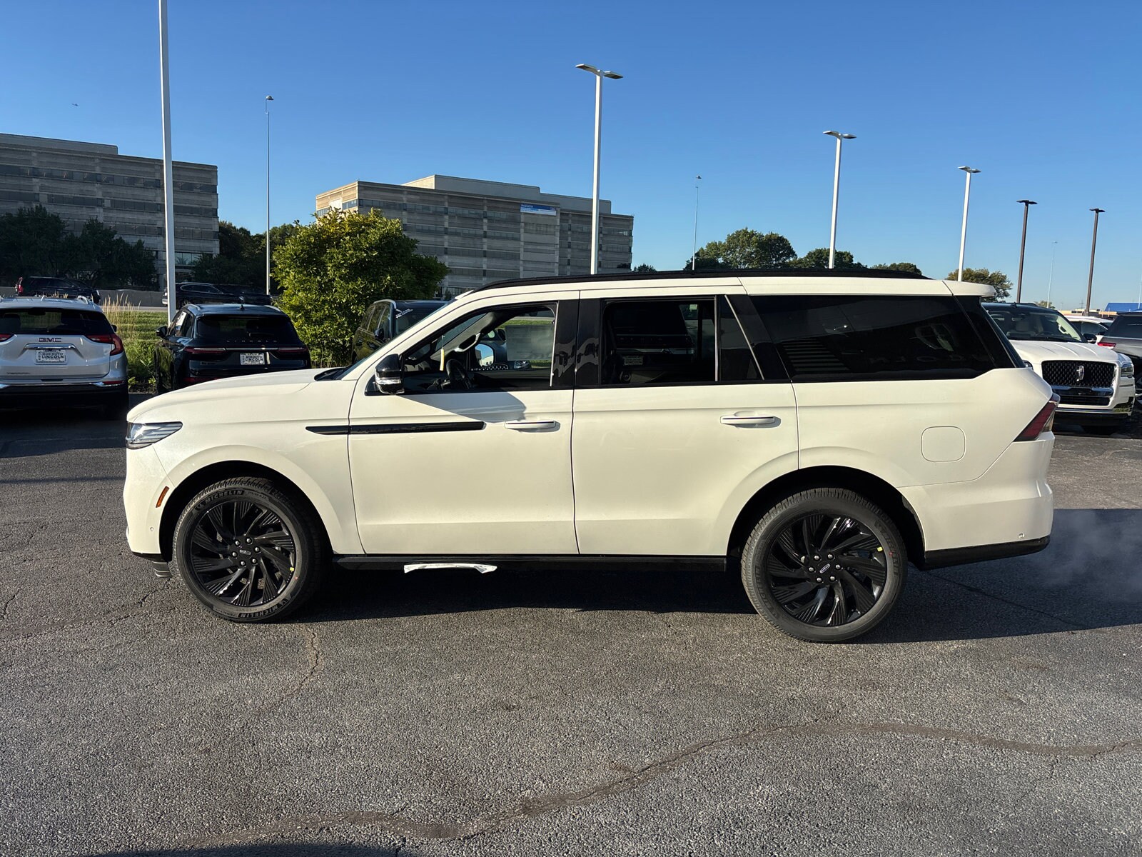 2025 Lincoln Navigator Reserve photo 2
