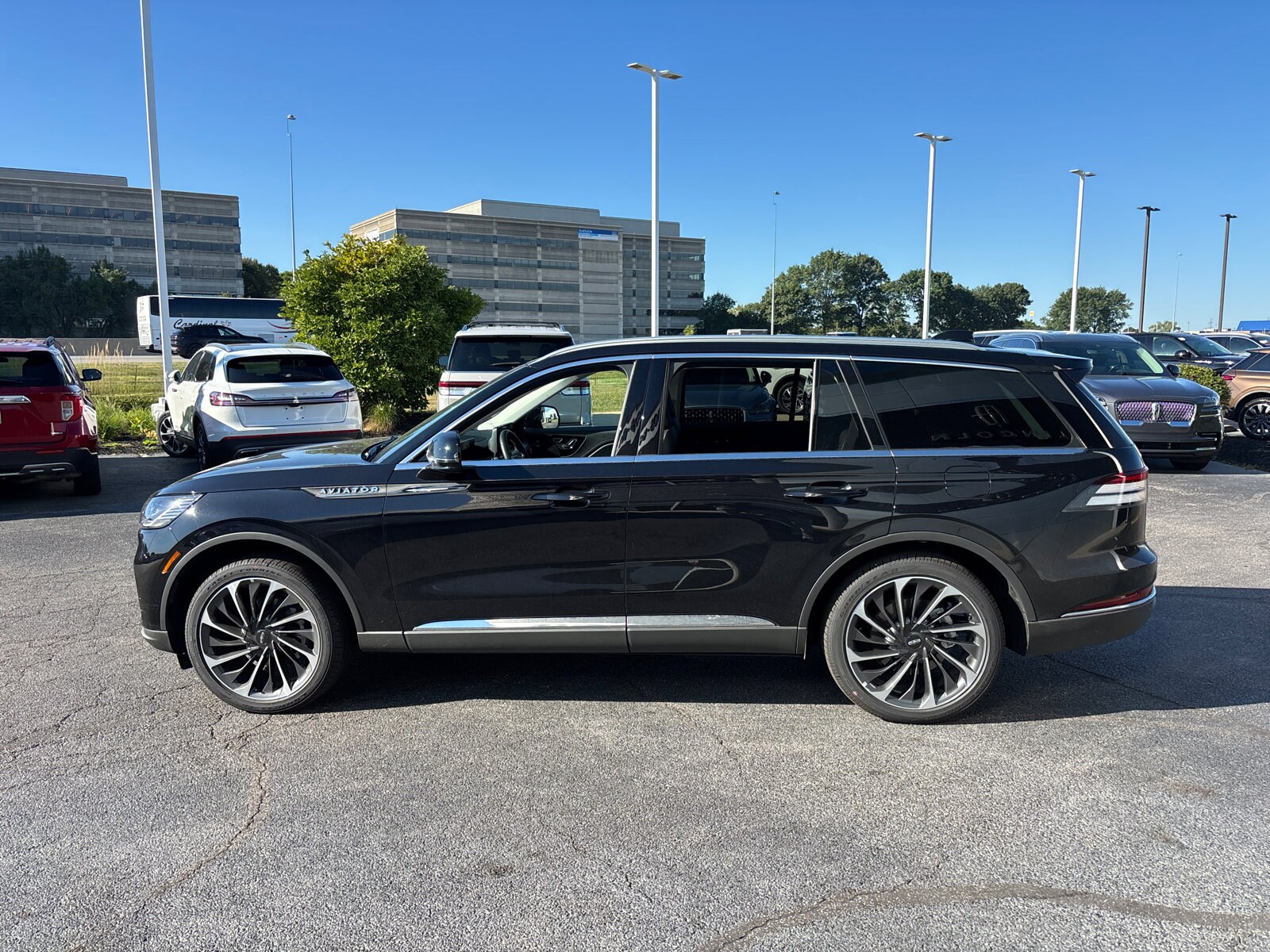 2025 Lincoln Aviator Reserve photo 3