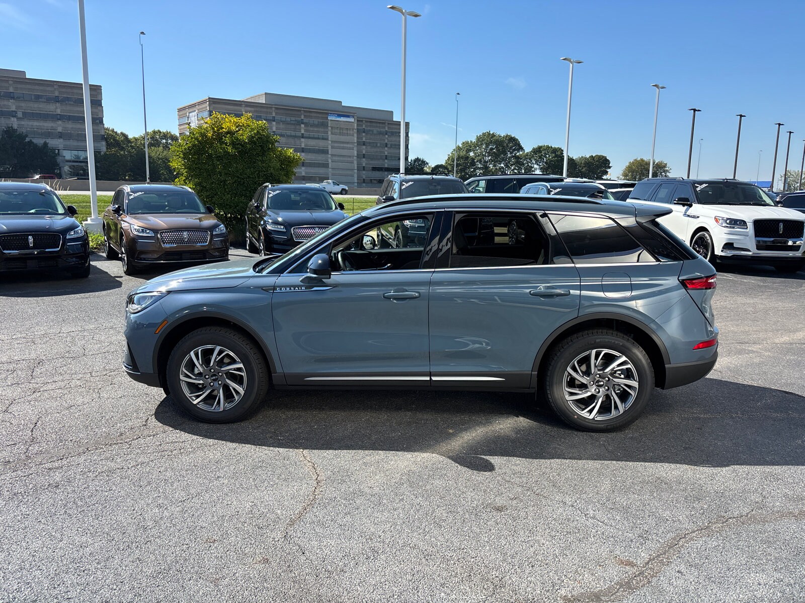 2026 Lincoln Corsair Premiere photo 2